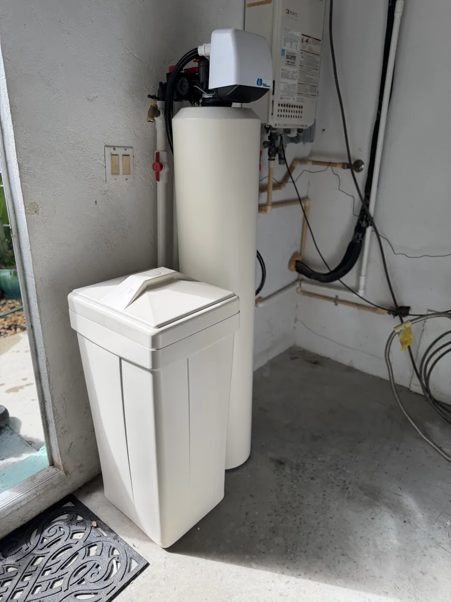 Single-tank water softener with brine tank installed in a utility area